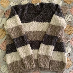 Macaron sweater size small v neck like new!